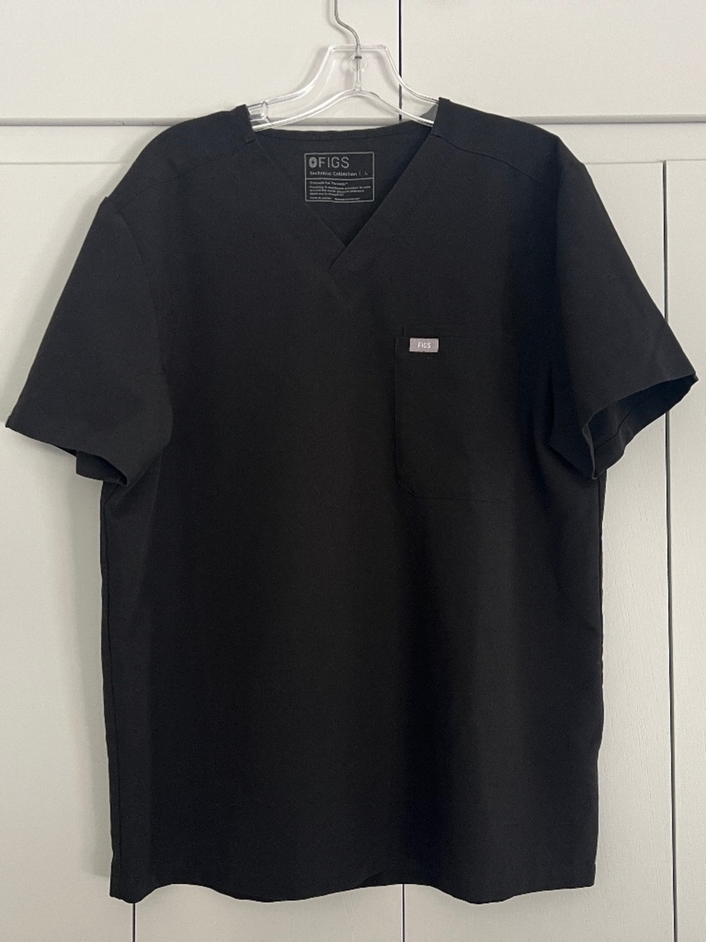 Men's Figs Technical Collection Leon Black 3 Pocket V-Neck Scrub Top Shirt L